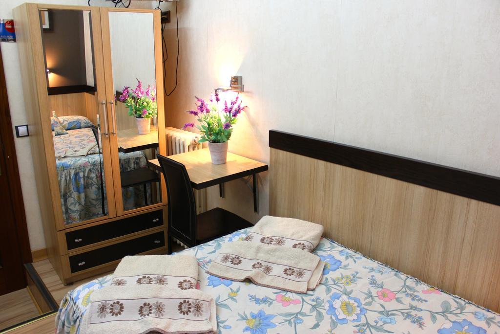 Hostal De La Torre Hostal Economico Valladolid Quarto foto