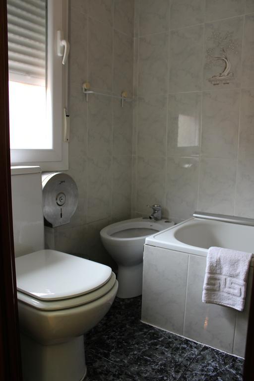 Hostal De La Torre Hostal Economico Valladolid Quarto foto