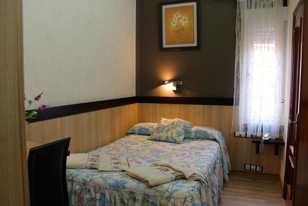 Hostal De La Torre Hostal Economico Valladolid Quarto foto